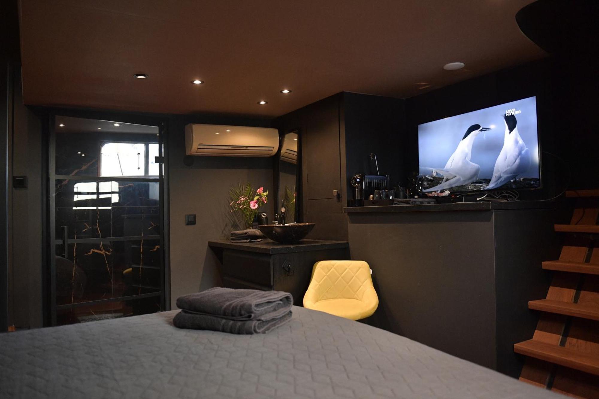 Hotel Euphrate Houseboat Amsterdam Esterno foto