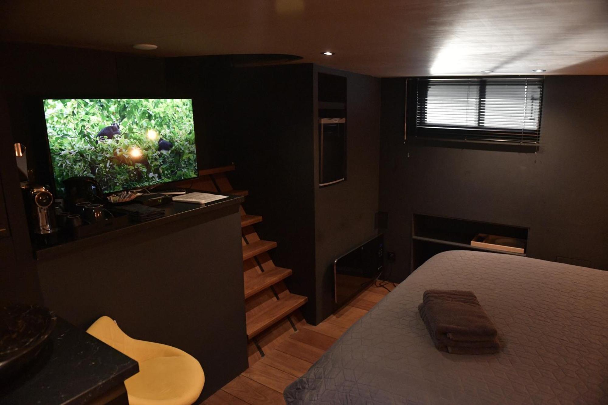 Hotel Euphrate Houseboat Amsterdam Esterno foto