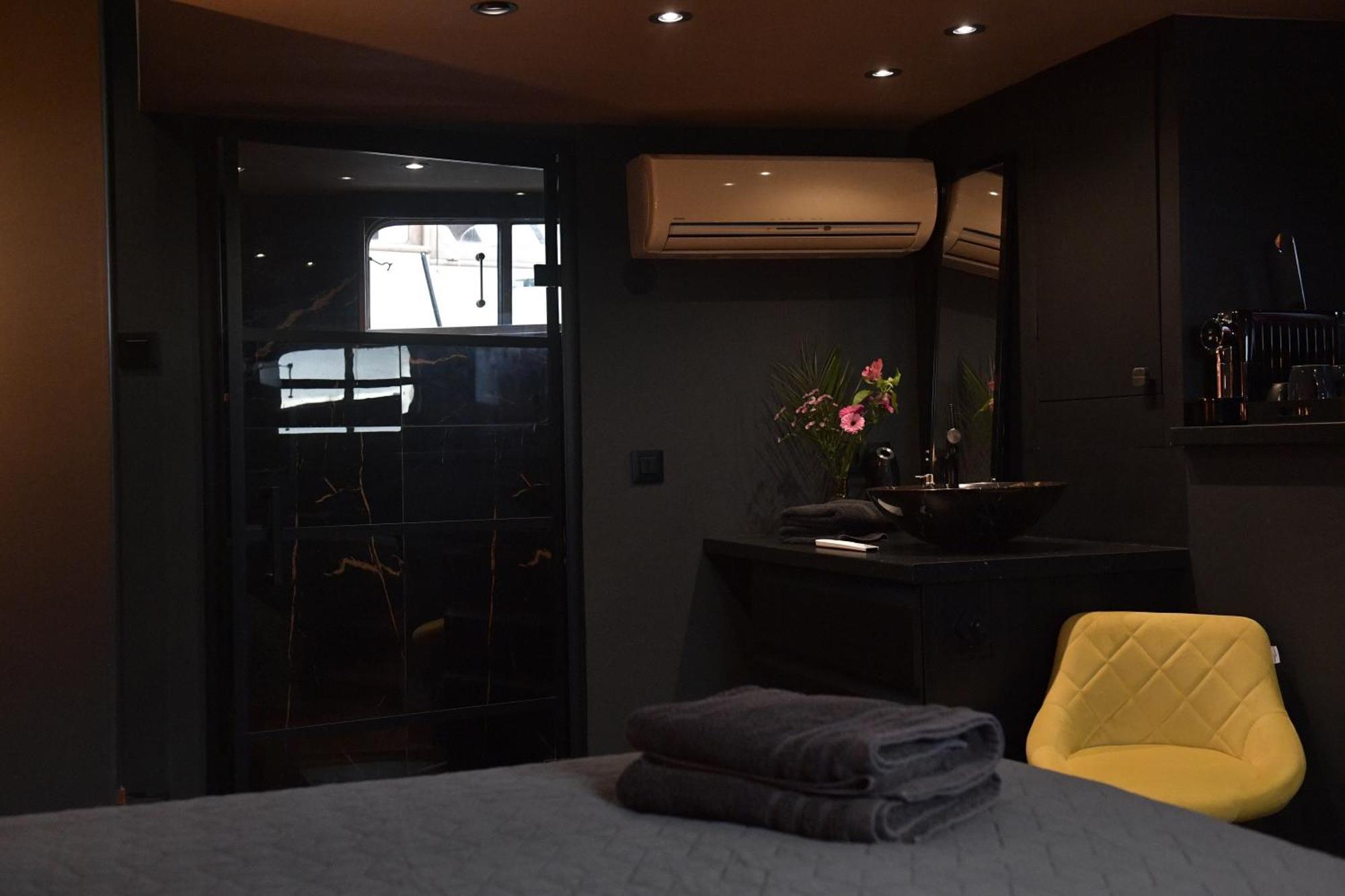 Hotel Euphrate Houseboat Amsterdam Esterno foto